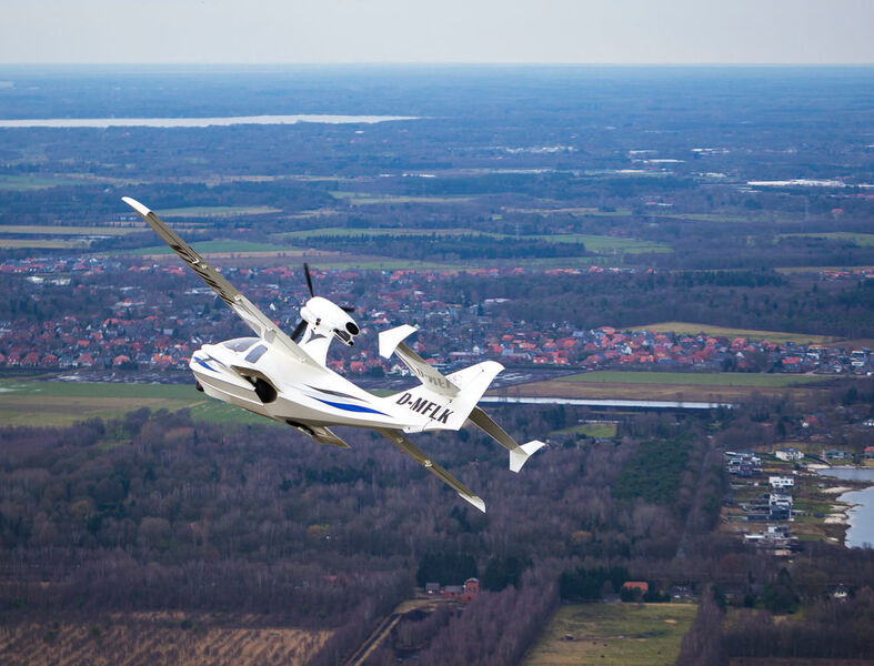 Das  niedersächsische Unternehmen Flywhale Aircraft GmbH & Co. KG hat bereits ein Amphibienflugzeug, den sogenannten Flywhale, entwickelt. Bislang wird das Flugzeug mit einem Verbrennungsmotor betrieben. (Flywhale Aircraft)