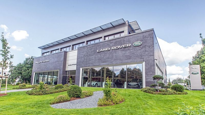 Das Jaguar- und Land-Rover-Autohaus in Hamburg-Fuhlsbüttel.(Bild:  Hugo Pfohe)