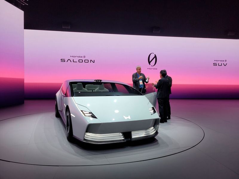 Eine Van-artige Limousine soll unter anderem ab 2026 das Gesicht des neuen Elektro-Labels 