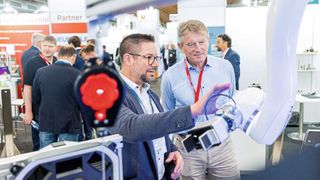 Die «all about automation» in Zürich bringt Anbieter, Anwender und Experten aus Industrie und Forschung in einen direkten, praxisorientierten Austausch. (Bild: Easyfairs)