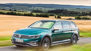 Der VW Passat Alltrack sorgt mit diversen Plastikbeplankungen und Allradantrieb für eine SUV-Flair. (Volkswagen)
