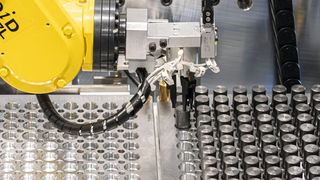 Palettieren leicht gemacht: Effiziente Abläufe dank automatisierter Roboterzelle. (Bild: Citizen Machinery Europe GmbH)