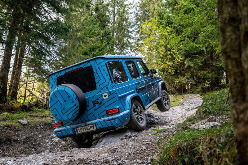Zum Gipfel des Berges Schöckl bei Graz schlängelt sich ein steiniges Band bis auf 1.445 Meter Höhe hinauf. (Bild: Mercedes-Benz)
