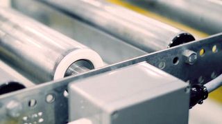 Die intelligenten, motorisch angetriebenen Rollen des Proflow-Active-Systems sorgen dafür, dass Beschädigungen durch aufeinandertreffende Ladungsträger vermieden werden. (Bild: Bito)