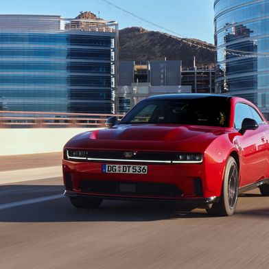Das Muscle Car von Dodge wird wieder in Deutschland angeboten. Den Charger gibt es mit Verbrenner und als Elektrovariante Daytona. (Bild: Stellantis/Dodge)