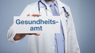 Das Positionspapier des Deutschen Städtetages und des Deutschen Landkreistages wurde am 28. November 2024 vom Hauptausschuss beschlossen und beschreibt die Erfolgsfaktoren für ein digitales Gesundheitsamt. Es umfasst: Status Quo, Forderungen, Zielbild, eine nachhaltige Finanzierung und eine nachhaltige Digitalisierungsstrategie.  (©Coloures-Pic – stock.adobe.com)