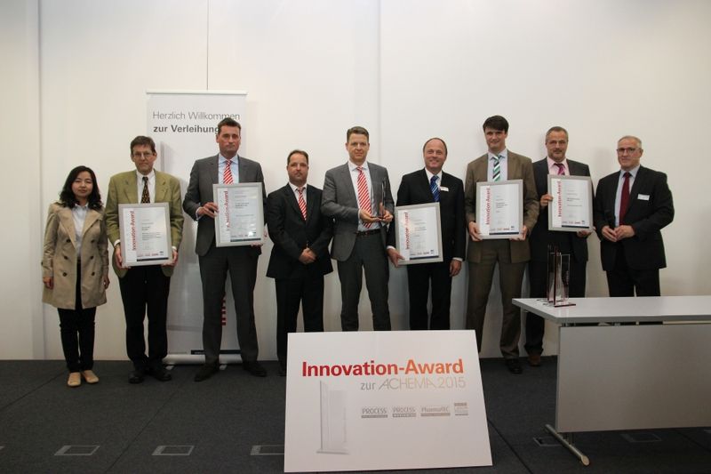 Die Gewinner und Short-List Kandidaten der Kategorie „Armaturen/Dichtungen“ (v.l.n.r.): Rong Zhang, Thomas Schneider/Air Jet, Joachim Eggert/C. Otto Gehrckens, Henning Wrage/ C. Otto Gehrckens, Jan Metzger/ C. Otto Gehrckens, Thomas Wünsche/Dockweiler, Richard Barton/Chargepoint, Ralf Stegemann/Emtechnik und Gerd Kielburger. (Bild: Schäffner/PROCESS)