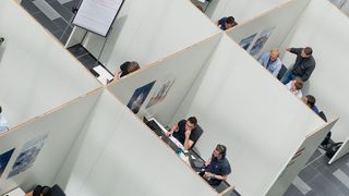 Das Finale des 12. internationalen Fallstudienwettbewerbs von Rohde & Schwarz fand am 25. und 26. Juni 2015 in München statt. Im Zuge der Wettbewerbe zwischen 2005 und 2015 resultierten über 120 Festanstellungen. (Bild: Rohde & Schwarz / Paul Hiller)