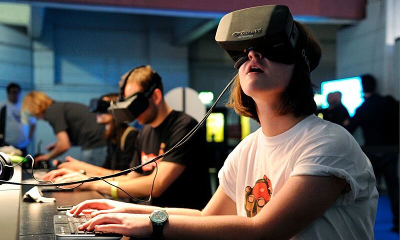 Die verschiedenen Gesichter der Virtualität: VR mit Oculus Rift und Computer. (Flickr / BagoGames)