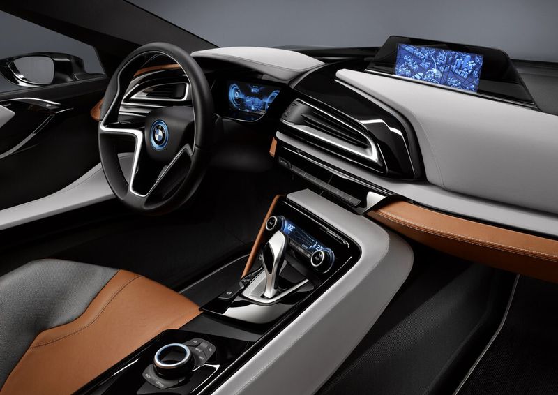 Der BMW i8 startet ab Juni 2014 auf sportliche und umweltfreundliche Weise auf den Straßen durch. (BMW)
