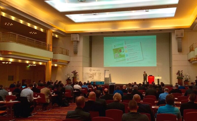 Daniela Schilling von der Vogel IT-Akademie eröffnete die Konferenz im Hamburger Grand Elysée. (Vogel IT)
