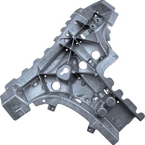 Das Scharnierteil hält mit neu entwickelten Aluminiumlegierungen den Crashanforderungen stand.