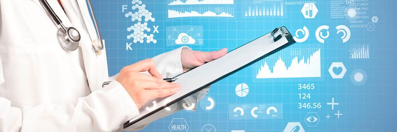 Das Klemmbrett hat längst ausgedient. Patientendaten müssen sicher digital gespeichert werden.(©  ra2studio - stock.adobe.com)