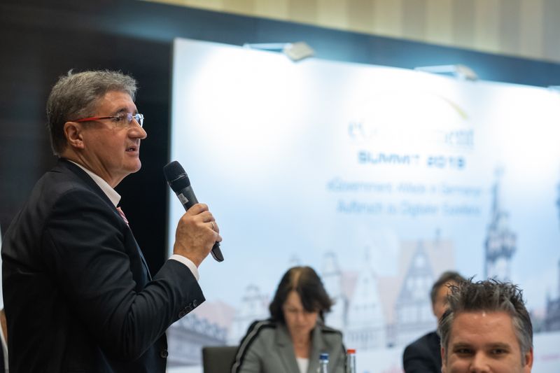 Hier diskutiert Thomas Popp mit den anderen Teilnehmern (Gaby Ahnert – Eventfotograf)