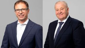 Hauptgeschäftsführer Jürgen Gros vom BIV-Kfz und Bundesinnungsmeister Detlef Peter Grün (r.) verweisen auf die für die deutsche Wirtschaft tragende Rolle des Kfz-Handwerks.  (Bild: BIV-Kfz/Boris Golz)