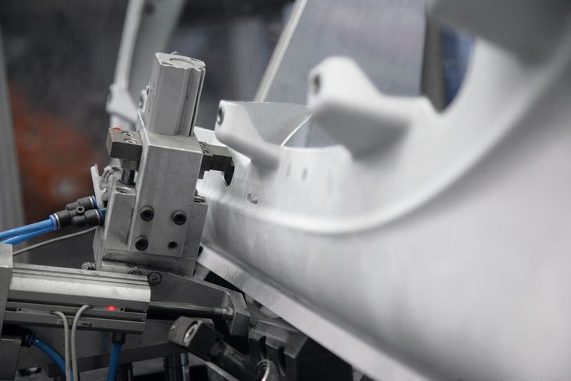 Die Vorrichtung zum exakten Positionieren der Gusstege entwickelten Experten von Georg Fischer in Kooperation mit ABB. (Bild: Fronius)