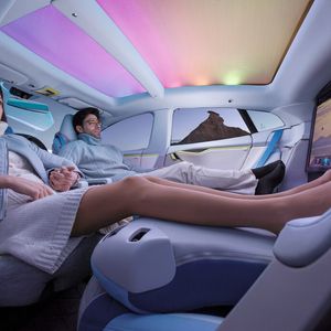 Das Auto als Chauffeur: Autonom fahrende Autos wie dieses Konzeptfahrzeug „XchangE“ von Rinspeed bringen eine neue Qualität in Sachen individueller Mobilität – wer aber haftet für Schäden?