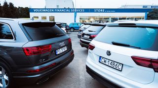 Mit seinem ersten Gebrauchtwagen-Store in Warschau will Volkswagen Financial Services Erfahrungen und Kennzahlen im Remarketing von Leasingrückläufern sammeln. (Bild: VWFS)