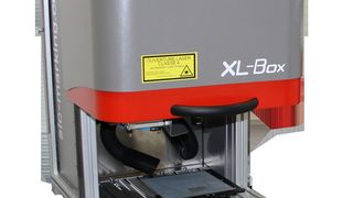 Das Markiersystem XL-Box ist auf größere Werkstücken aus Metallen oder Kunststoffen ausgelegt. (Bild: Sic-Wostor)