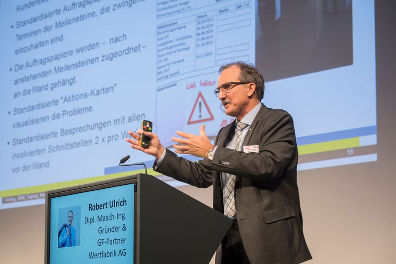 Dipl. Masch.-Ing. Robert Ulrich, Gründer und geschäftsführender Partner Wertfabrik AG zeigte die Potenziale von Lean Manufacturing auf. (Thomas Entzeroth)