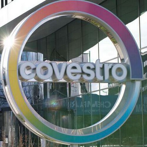 In the second half of 2021, Covestro posted a profit of 1000 million dollars on sales of 9 billion dollars, compared with a small loss in the prior-year period (minus 38 million dollars).