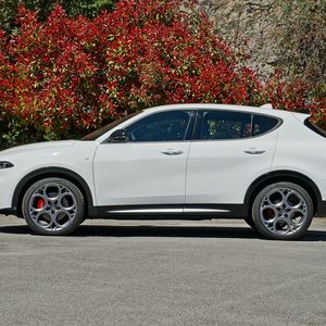 Der Tonale basiert auf der sogenannten „SCCS-Plattform“, auf der zum Beispiel auch Modelle von Fiat, Opel und Jeep stehen.(Bild:  Autoren-Union Mobiliät/Matthias Knödler)