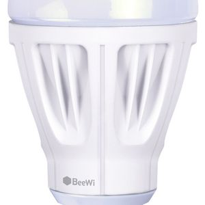 Die „schlaue“ LED-Lampe passt in jede E27-Fassung.