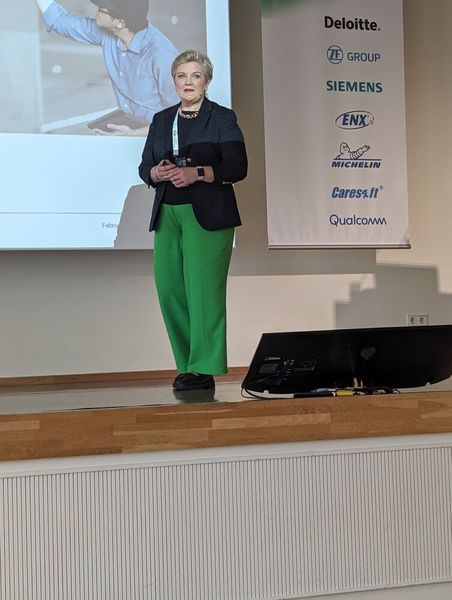 Wie können Unternehmen künstliche Intelligenz nutzen und was sind dabei die Herausforderungen: Dr. Corina Apachite von Continental gibt eine Antwort.  (Bild: Stefanie Eckardt)