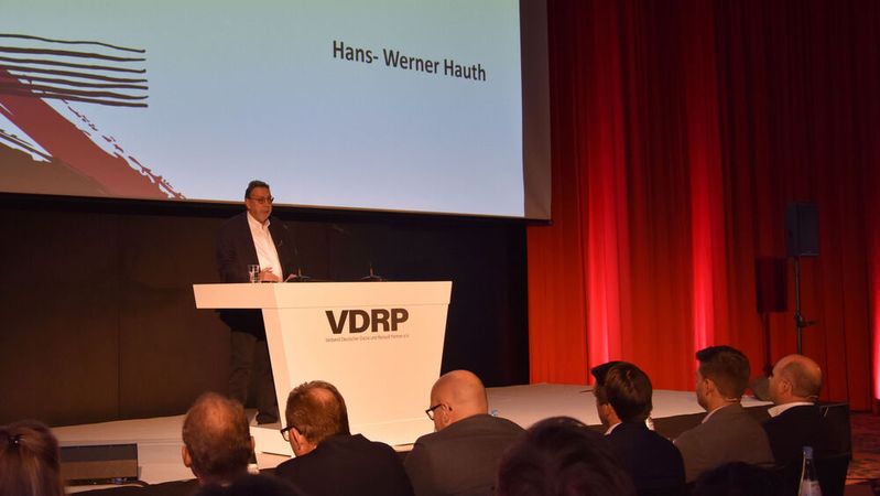 Die Renault-Händler trafen sich am 25. November 2023 in Bonn.(Bild:  Simon – VCG)