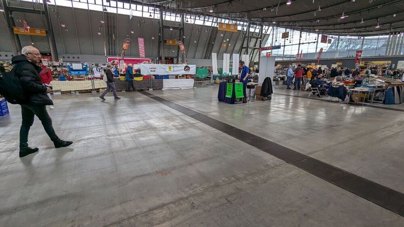 Auch in diesem Jahr „stolperte“ man über leidlich große Flächen mit Nichts. So gewann man den Eindruck, dass die eine Halle mehr im Vergleich zum Vorjahr netto nicht wirklich vorhanden war. (Bild: Dominsky – VCG)