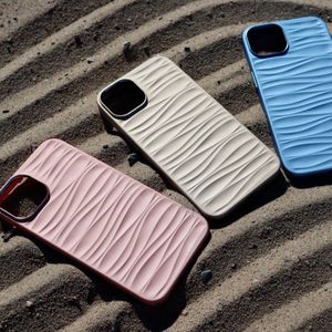 Im Produktportfolio von Dbramante1928 gibt es neben Smartphone-Hüllen aus wiederaufbereitetem Vollnarbenleder auch Hüllen aus recycelten Kunststoffen.(Bild:  dbramante1928)