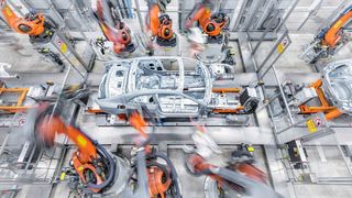 Für den Karosseriebau zweier sogenannter Volumenmodelle setzt der Premiumfahrzeug-Hersteller Audi auf Kuka-Roboter-Know-how. Der zugrunde liegende Auftrag liege im mittleren einstelligen Millionenbereich. (Audi AG)