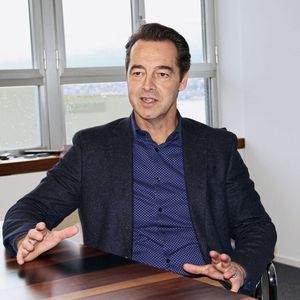 «Durch grosse Investitionen in die Digitalisierung sind wir bestens aufgestellt, um die aktuellen Herausforderungen unserer Kunden anzugehen.»
Reto Steinmann, CEO Feller und Country President Schneider Electric Schweiz