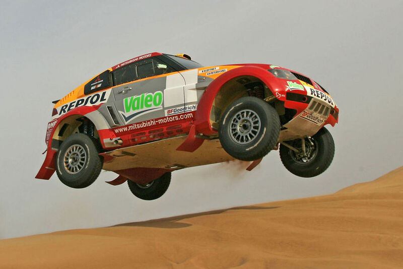 Ebenfalls im Wettkampf vertreten: Der Mitsubishi Pajero Evolution, hier im Jahr 2005 bei der Dakar Rallye.  (Mitsubishi)