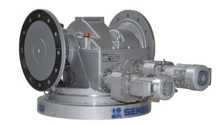 Je zwei robuste Getriebemotoren sorgen für die hoch präzise Ausrichtung der Heliostaten auf zwei Achsen. (Nord)