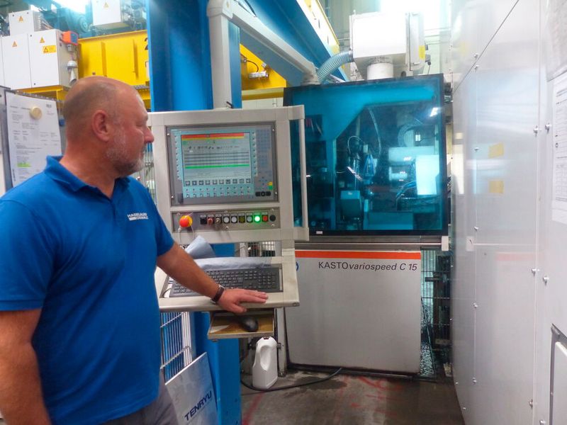 Beim Stahlhändler Hagelauer Dewald arbeiten auch noch Kasto-Kreissägen, die seit 1990 dort existieren, zuverlässig. Dazu gehört etwa eine Kastovariospeed C15. (Bild: Kasto)