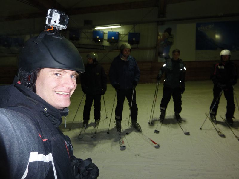 Zur Skiausrüstung von Florian Scholz (ENO) gehört auch eine Kamera. (Bild: Eno)