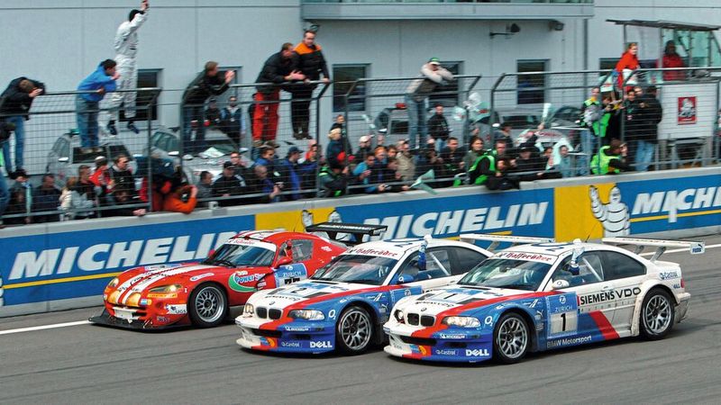 2005 erreichte BMW mit dem M3 E46 GTR einen Doppelsieg beim 24-Stunden-Rennen auf dem Nürburgring. (Bild: BMW AG)