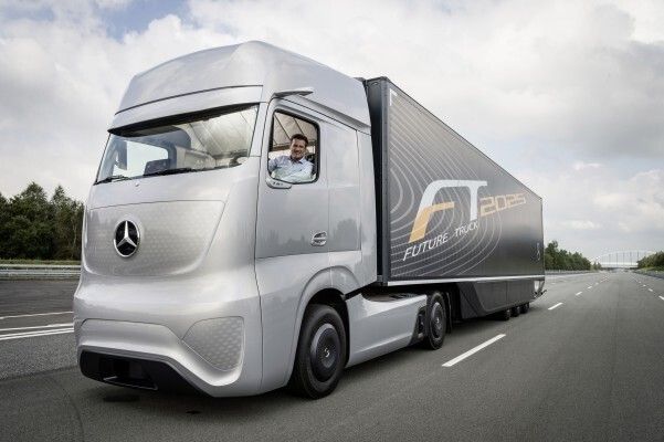 Der Mercedes-Benz Future Truck 2025: Weltpremiere der spektakulären Studie des Lkw von morgen – autonome Fahrt in eine faszinierende Zukunft (Mercedes-Benz)