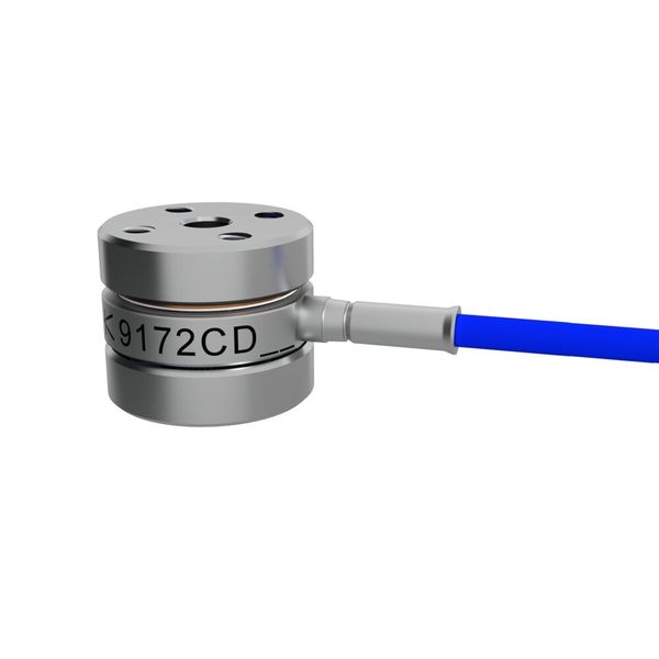 Der Kraftsensor 9172CD ist ein hochsensitiver, ultrakompakter Piezo-Kraftsensor für dynamische und quasi-statische Messungen direkt am Prozess. Er liefert hochauflösende Echtzeitdaten und ermöglicht die Überwachung kritischer Fertigungsschritte. (Bild: Kistler)