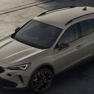 Zum dritten Geburtstag der Marke hat Cupra ein performantes Spitzenmodell vorgestellt: den Formentor VZ5. Jetzt sind die Bestellbücher geöffnet.(Bild:  Seat)