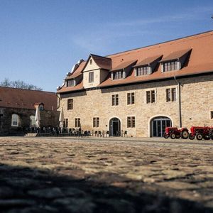 Der Glinicke-Campus ist im liebevoll sanierten Messinghof in Kassel angesiedelt. Ein Signal der Wertschätzung für die Entwicklung der Mitarbeitenden.(Bild:  Jonas Blank)