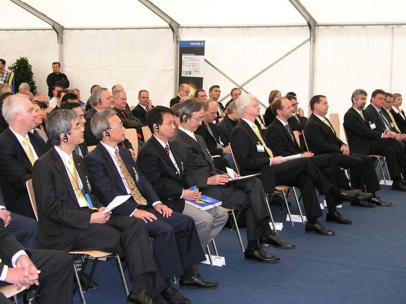 Vom Mutterkonzern in Japan sind hochrangige Vertreter angereist, unter anderem der Direktor und Executive Vice President Teruyoshi Minaki und Satoru Kurosu, Senior Vice-President des Geschäftsbereichs Industrial Automation. (Archiv: Vogel Business Media)