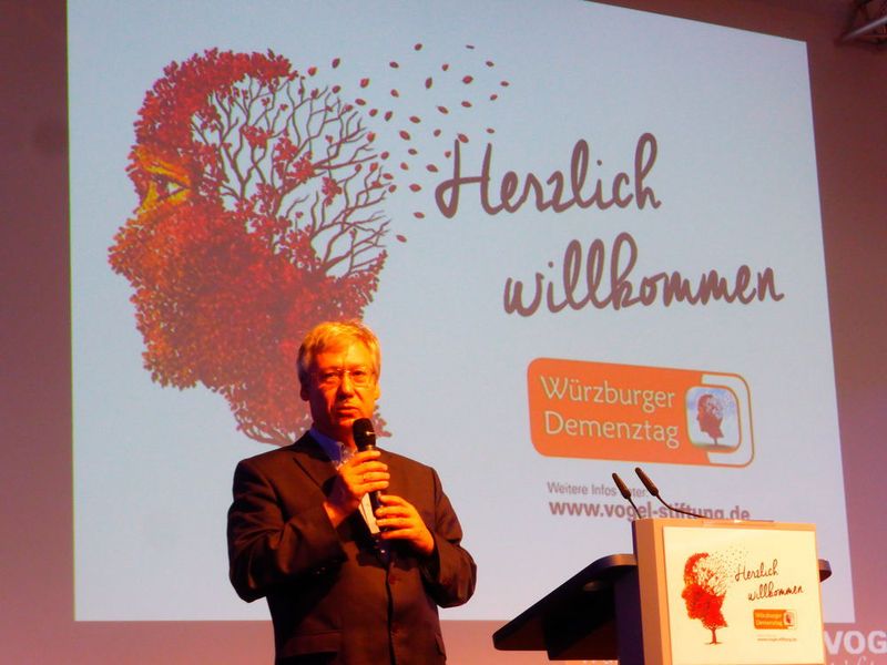 Prof. Dr. J. Deckert, Direktor der Klinik für Psychiatrie, Psychosomatik und Psychotherapie Würzburg, wird auch in diesem Jahr die Teilnehmer des Würzburger Demenztags begrüßen. (VBM)