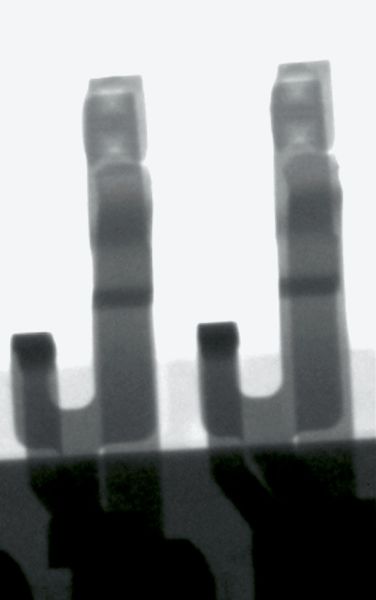 Abb.3: Aufnahme von gebrochenen bzw. deformierten Kontakten. (Archiv: Vogel Business Media)