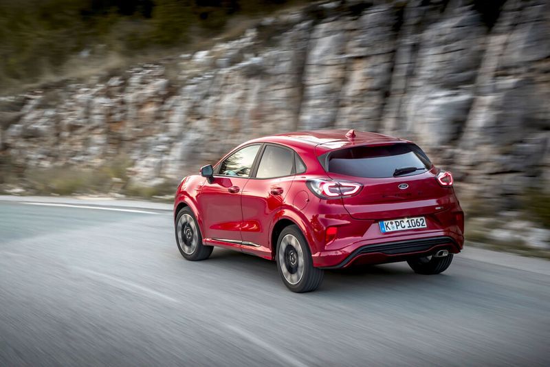 Das Antriebsportfolio im Puma bilden zum Marktstart zunächst nur Dreizylinder-Benziner mit 1,0 Liter Hubraum und 92 kW/125 PS, beziehungsweise 114 kW/155 PS. (Ford)