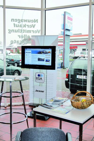Ein Flatscreen im Showroom zeigt das komplette Angebot von Auto Jesse, auf das er über die EGA zugreifen kann. (Archiv: Vogel Business Media)