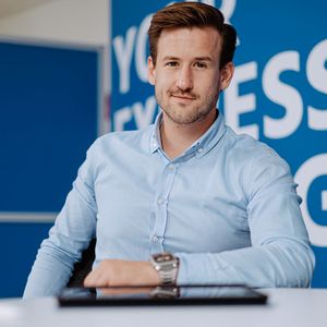„Wir verstehen, wie wichtig der Markenauftritt einerseits und schlanke Prozesse andererseits sind,“ erklärt Julian Erhard, Managing Director von Packex, mit Blick auf die Angebotserweiterung seines Unternehmens in Sachen Etiketten und Versandkartons.(Bild:  S. Weindel)