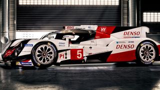 Das Toyota-Werksteam startet in die Saison mit den beiden neu entwickelten Toyota TS050 Hybrid, die ein neues Antriebskonzept nutzen. (Foto: Toyota)