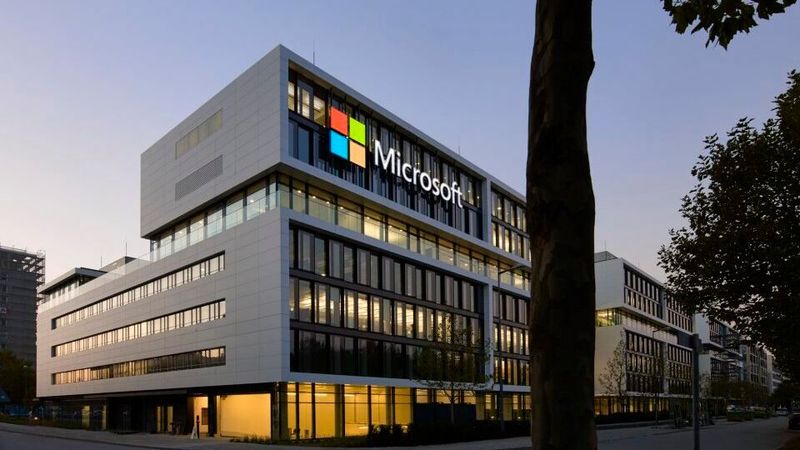 Microsoft-Deutschlangzentrale in München: Im Rahmen der Münchner Sicherheitskonferenz haben 15 internationale Unternehmen entlang der gesamten Elektronik-Wertschöpfungskette unter Federführung von Microsoft und Ericsson eine Tech Allianz für digitale Souveränität und gemeinsame Vertrauensstarndards gebildet.(Bild:  Microsoft)